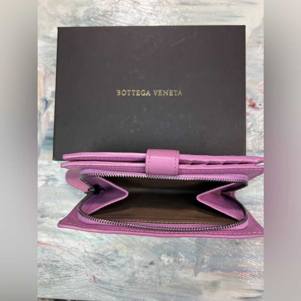 Bottega Veneta Light Purple & Animal Print Intrecciato Weave Wallet - Picture 14 of 17